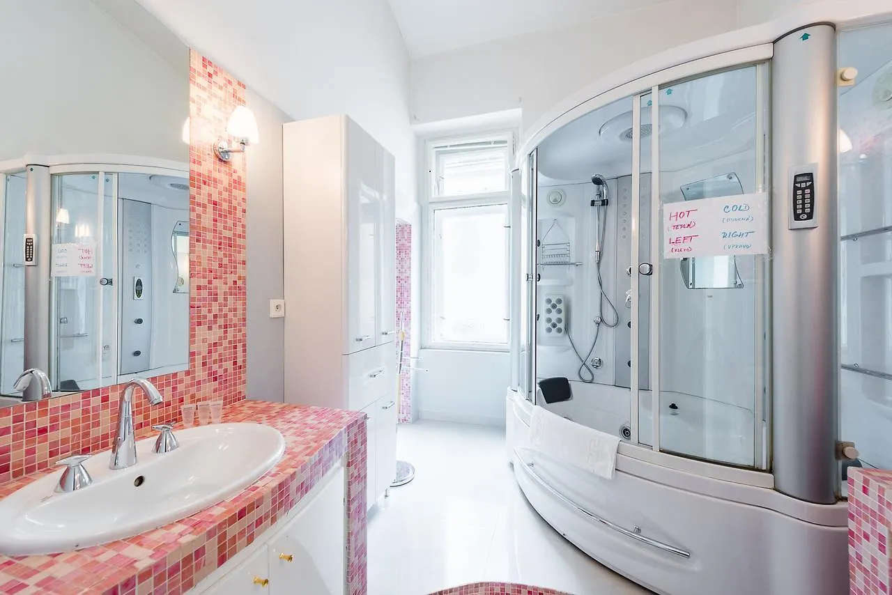 Wenceslas Square Apartment 프라하
